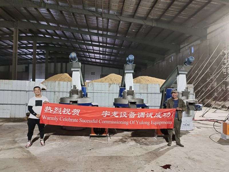 球盟会手艺员与客户合影