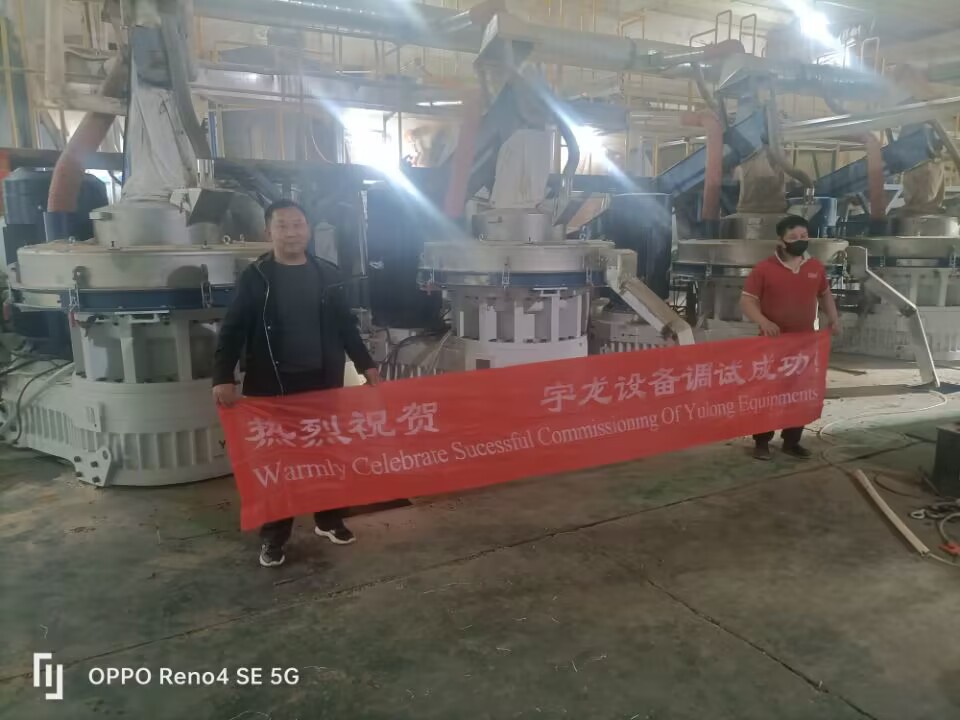 球盟会手艺员与客户合影